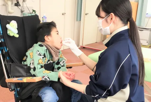 高次脳機能障害に対する継続的な治療と社会参加（就労や復学・自動車運転等）に向けたリハビリテーション